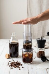 How to Make Coffee with an AeroPress – Infographic